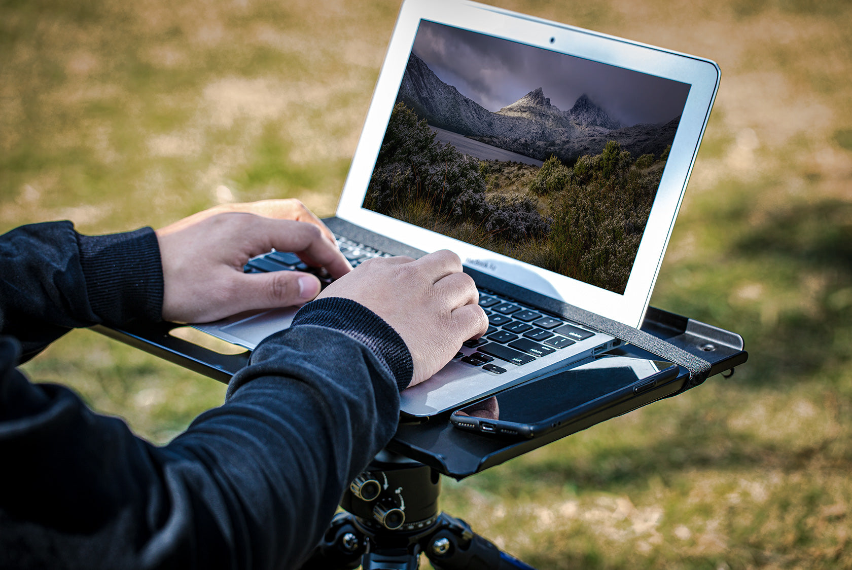 Leofoto LCH-2 16" Laptop / Projector Tray / Combined with Tripod 3/8" &1/4" Mounting Sockets / Arca Swiss Dovetail Panning Base